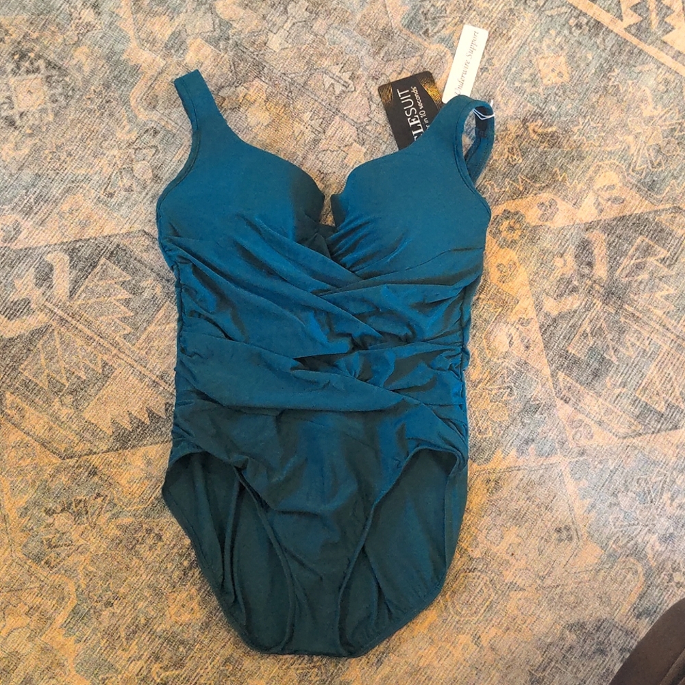 Nile Blue Miraclesuit Size 18 Underwire one piece swimsuit